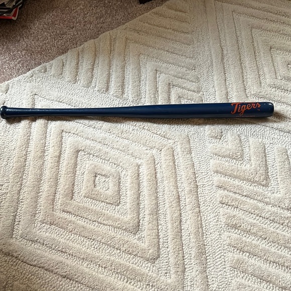Detroit Tigers 22” Mini Souvenir Baseball Bat - Picture 3 of 5
